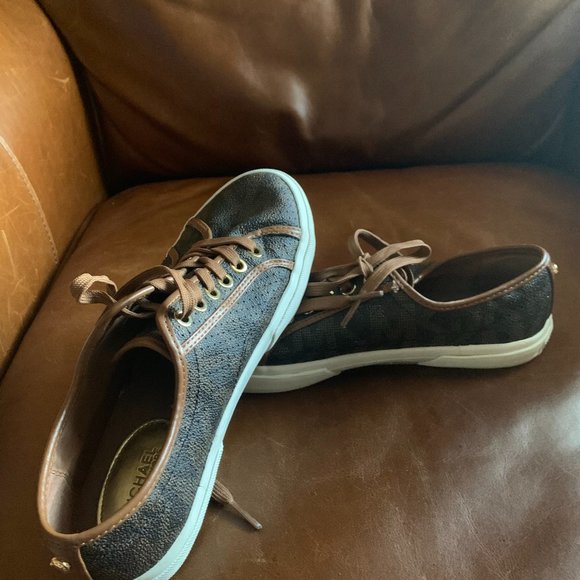 Michael Kors Signature Sneakers - Picture 6 of 8